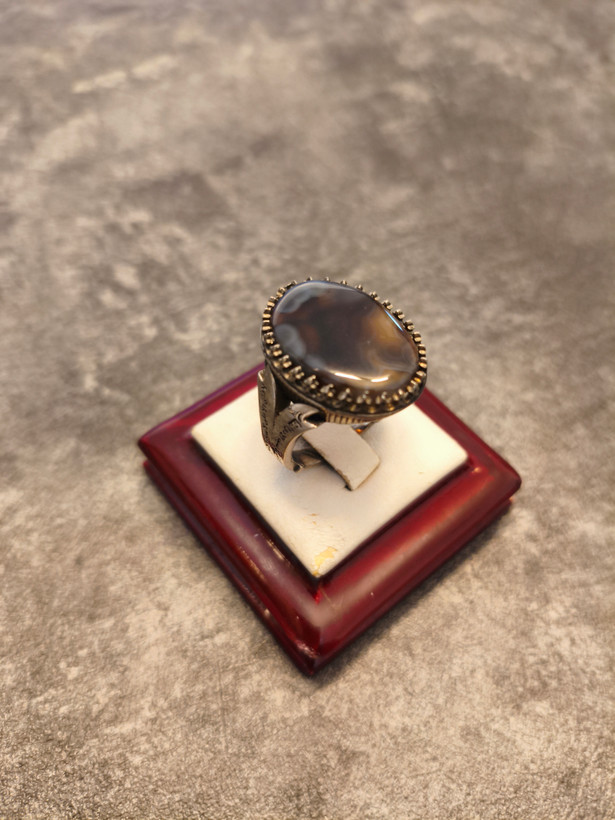 انگشتر مردانه عقیق سلیمانی (طرح شجر دودی) با بازوی خطی و رکاب نقره روس